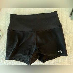 Alo yoga shorts size XS
